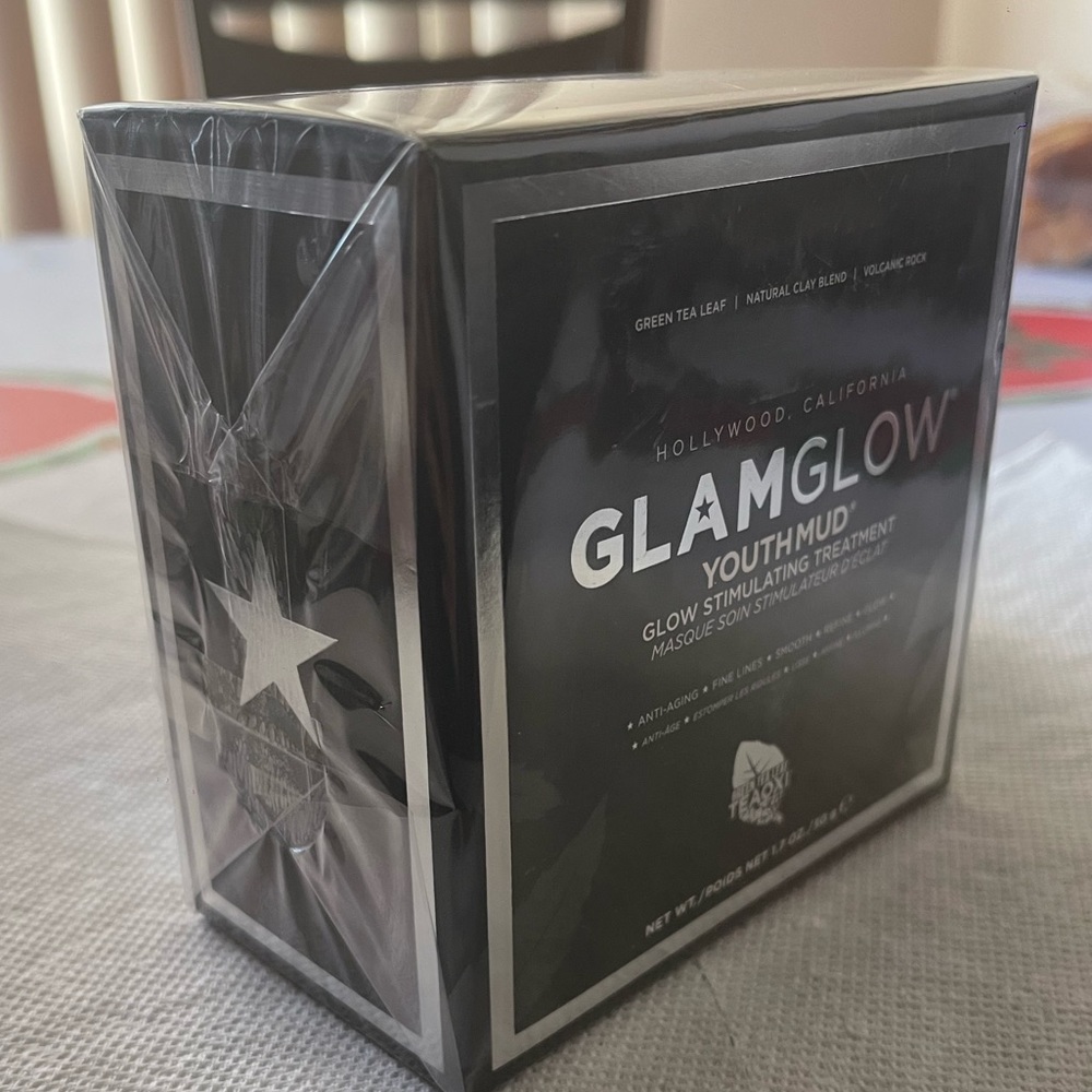 GLAMGLOW - Picture 3 of 4